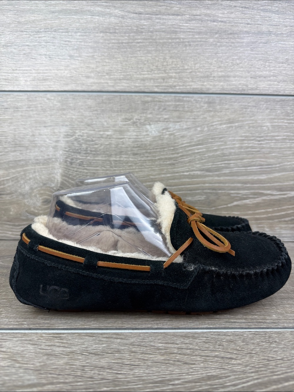 Ugg Dakota Black Suede Women’s Sz 7 Warm Shearling Lined Slip On Moccasins